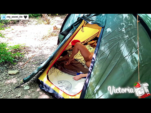 ❤️ Nakuha sa camera Madamdaming haltak off Stranger in a tent ❤❌ super porn sa amin ❌️❤